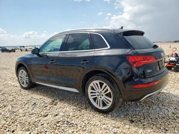WA1CNAFY5K2027679 2019 AUDI Q5 - Image 2