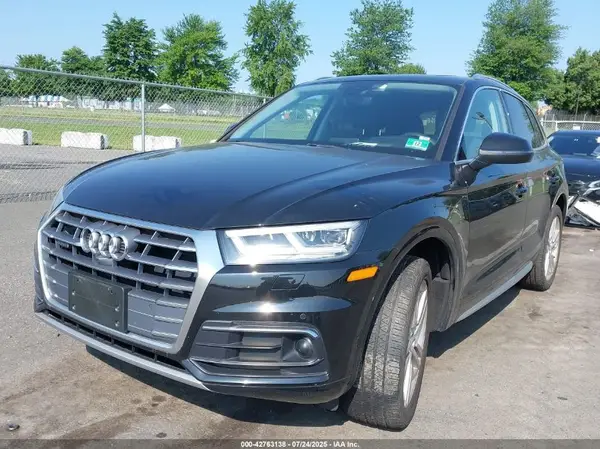 WA1CNAFY5K2027682 2019 AUDI Q5 - Image 2