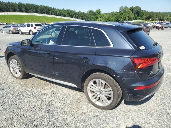 WA1CNAFY5K2034972 2019 AUDI Q5 - Image 2