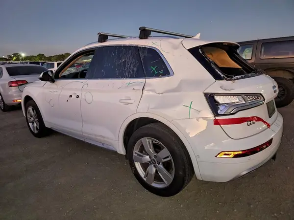 WA1CNAFY5K2042148 2019 AUDI Q5 - Image 2