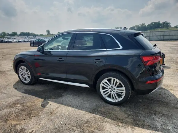 WA1CNAFY5K2060472 2019 AUDI Q5 - Image 2