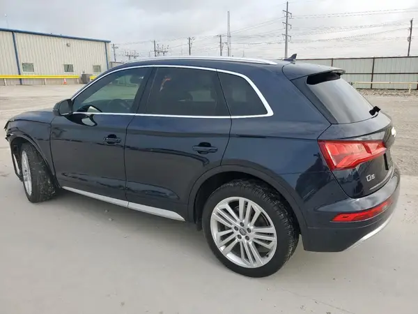 WA1CNAFY5K2076431 2019 AUDI Q5 - Image 2