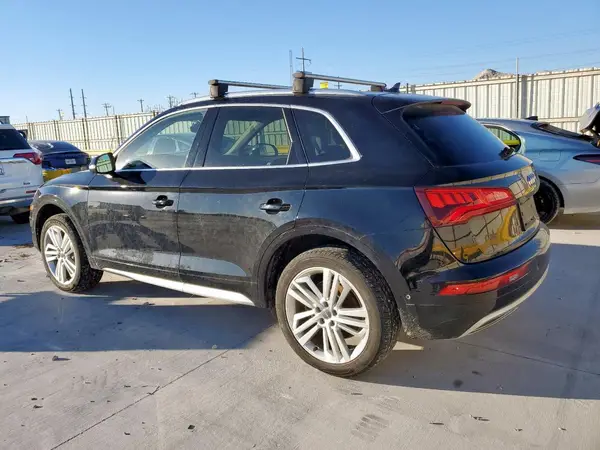WA1CNAFY5K2086070 2019 AUDI Q5 - Image 2