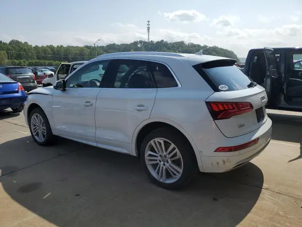 WA1CNAFY5K2094539 2019 AUDI Q5 - Image 2