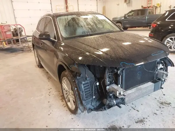 WA1CNAFY6J2098758 2018 AUDI Q5 - Image 1