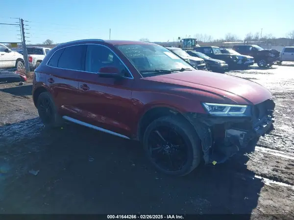 WA1CNAFY6J2104817 2018 AUDI Q5 - Image 1