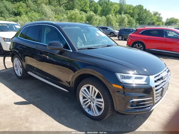 WA1CNAFY6J2158361 2018 AUDI Q5 - Image 1