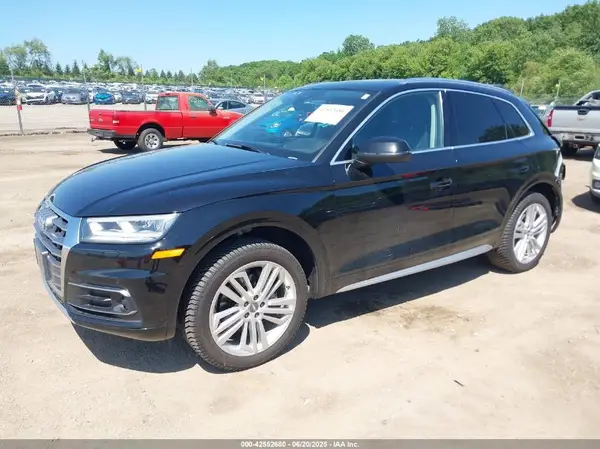 WA1CNAFY6J2158361 2018 AUDI Q5 - Image 2