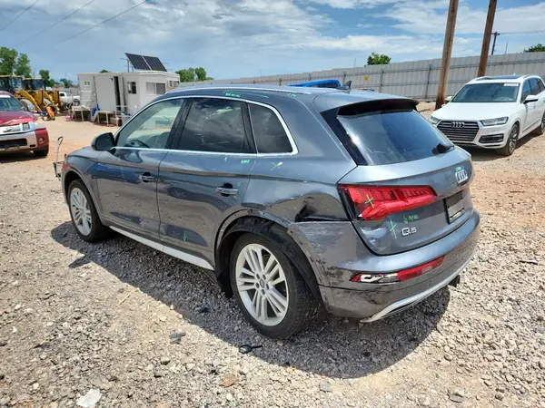 WA1CNAFY6J2218090 2018 AUDI Q5 - Image 2
