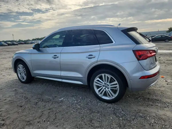 WA1CNAFY6K2018862 2019 AUDI Q5 - Image 2