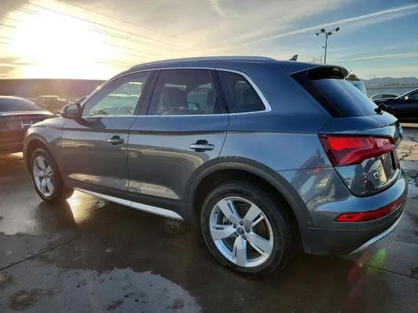 WA1CNAFY6K2042966 2019 AUDI Q5 - Image 2