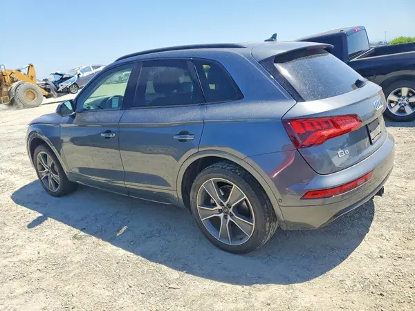WA1CNAFY6K2084893 2019 AUDI Q5 - Image 2