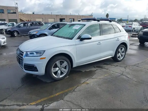 WA1CNAFY6K2087194 2019 AUDI Q5 - Image 2