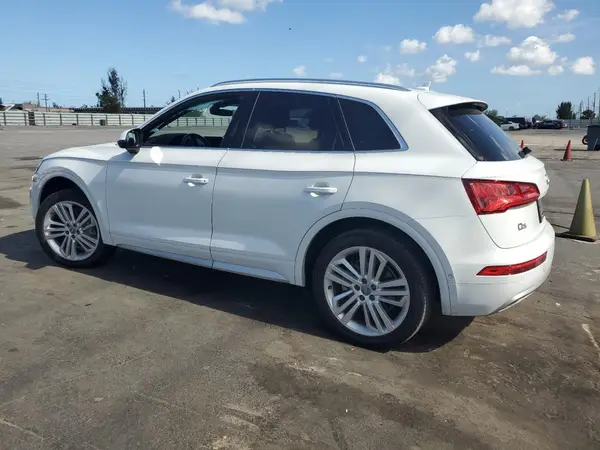 WA1CNAFY6K2088264 2019 AUDI Q5 - Image 2