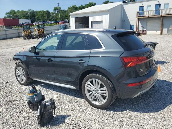 WA1CNAFY7K2033726 2019 AUDI Q5 - Image 2