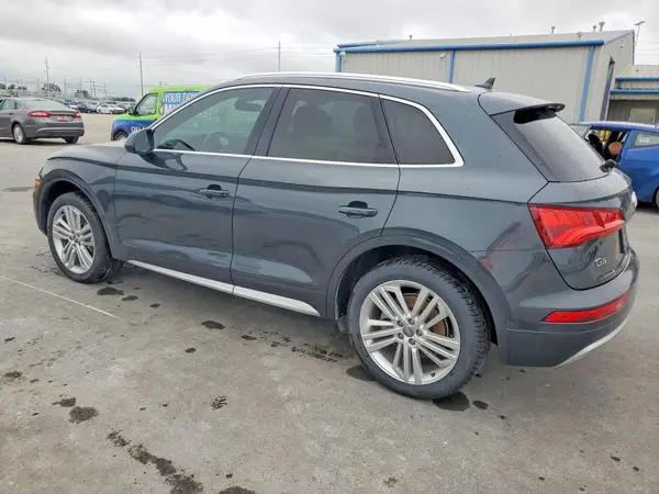 WA1CNAFY7K2041437 2019 AUDI Q5 - Image 2