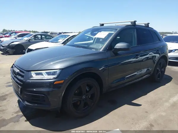 WA1CNAFY7K2044631 2019 AUDI Q5 - Image 2