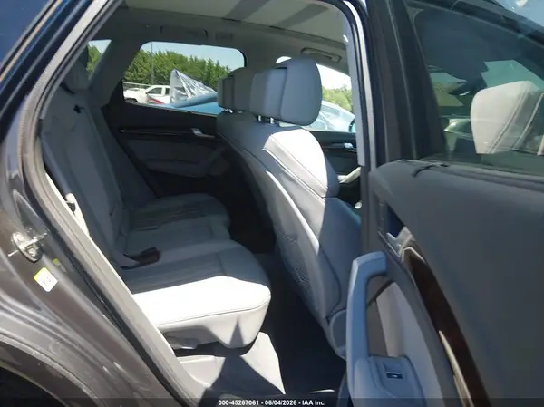 WA1CNAFY7K2044631 2019 AUDI Q5 - Image 8