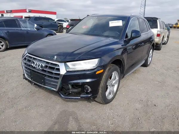 WA1CNAFY7K2047836 2019 AUDI Q5 - Image 2