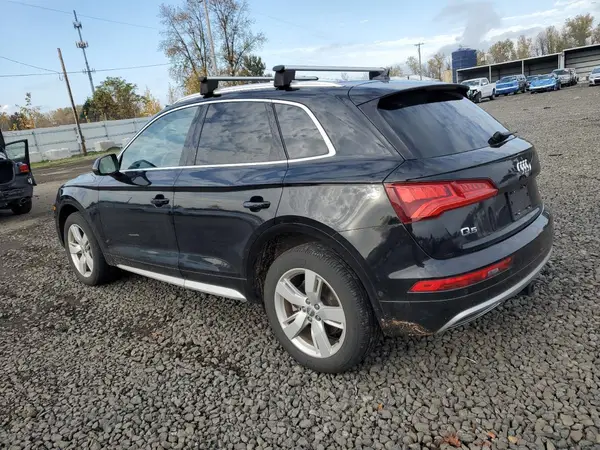WA1CNAFY7K2082926 2019 AUDI Q5 - Image 2