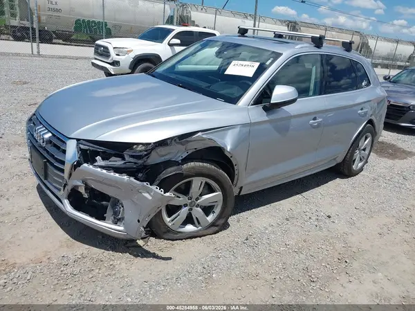 WA1CNAFY7K2127069 2019 AUDI Q5 - Image 2
