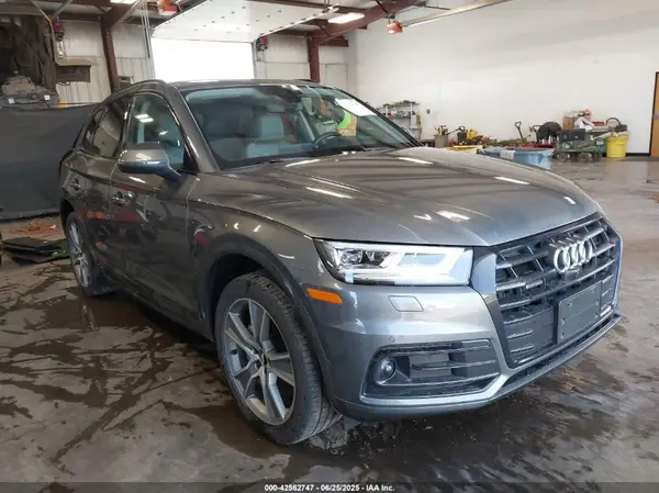 WA1CNAFY7K2132062 2019 AUDI Q5 - Image 1