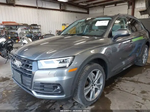 WA1CNAFY7K2132062 2019 AUDI Q5 - Image 2