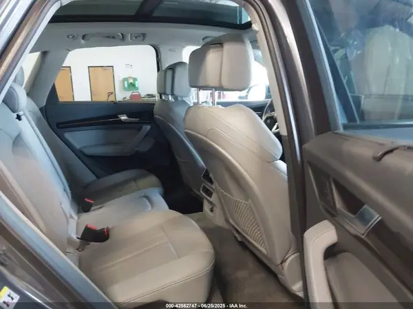 WA1CNAFY7K2132062 2019 AUDI Q5 - Image 8