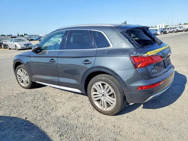 WA1CNAFY8J2070802 2018 AUDI Q5 - Image 2