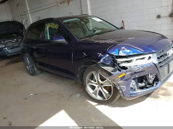 WA1CNAFY8K2033556 2019 AUDI Q5 - Image 1
