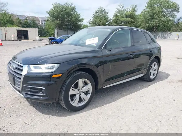 WA1CNAFY8K2043827 2019 AUDI Q5 - Image 2