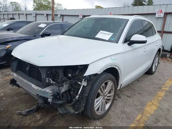 WA1CNAFY8K2053936 2019 AUDI Q5 - Image 2