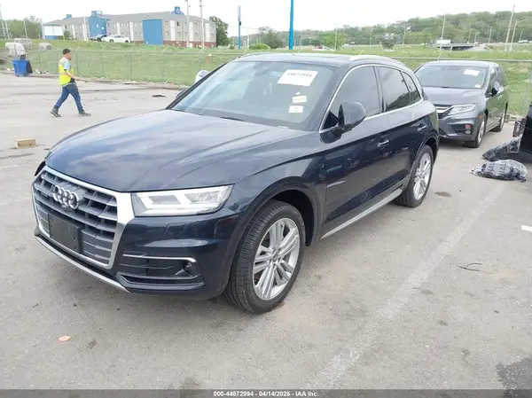 WA1CNAFY8K2063415 2019 AUDI Q5 - Image 2