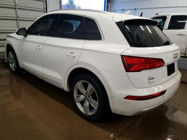 WA1CNAFY8K2065472 2019 AUDI Q5 - Image 2