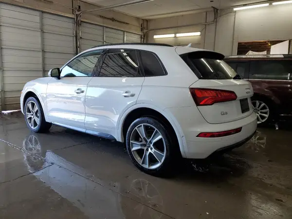 WA1CNAFY8K2071109 2019 AUDI Q5 - Image 2