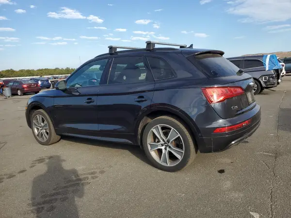 WA1CNAFY8K2104819 2019 AUDI Q5 - Image 2