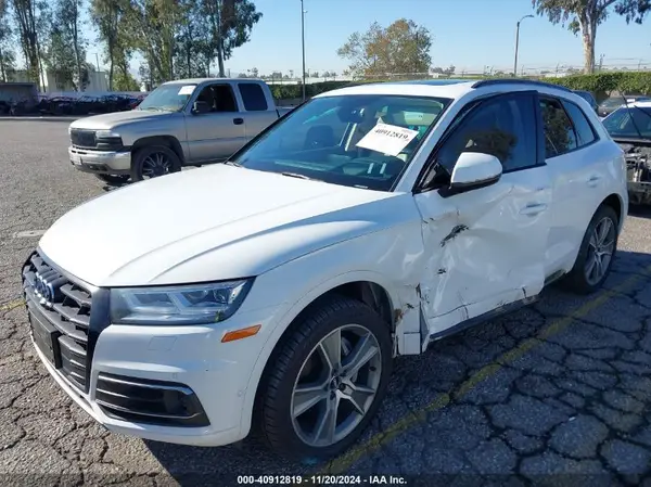 WA1CNAFY8K2125542 2019 AUDI Q5 - Image 2