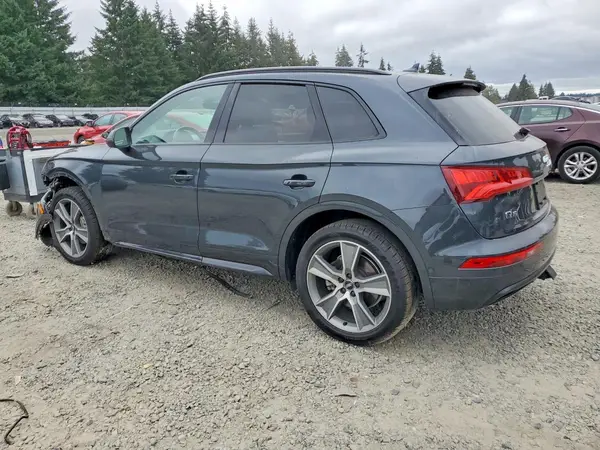 WA1CNAFY8K2127825 2019 AUDI Q5 - Image 2
