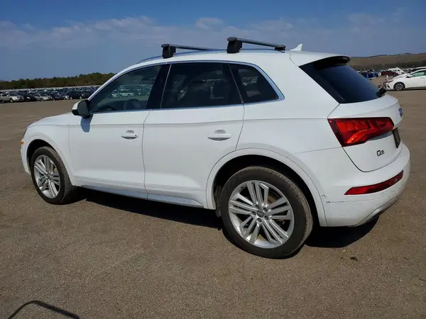 WA1CNAFY8L2063853 2020 AUDI Q5 - Image 2