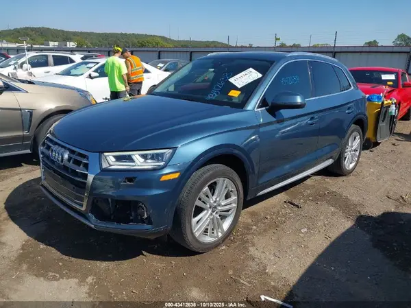 WA1CNAFY9J2192343 2018 AUDI Q5 - Image 2