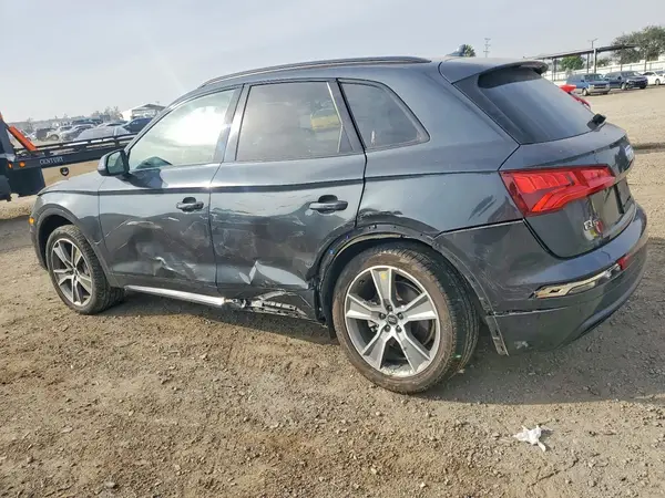WA1CNAFY9K2038751 2019 AUDI Q5 - Image 2