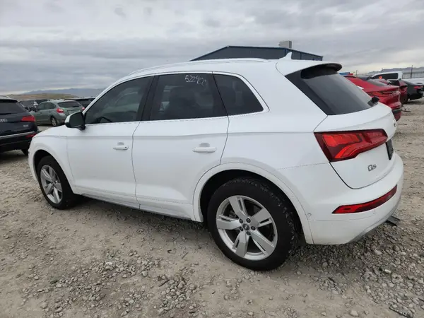 WA1CNAFY9K2042413 2019 AUDI Q5 - Image 2