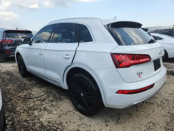 WA1CNAFY9K2086458 2019 AUDI Q5 - Image 2