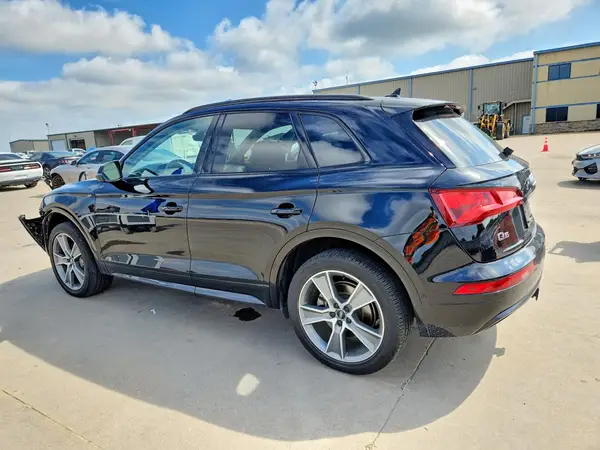 WA1CNAFY9K2094415 2019 AUDI Q5 - Image 2
