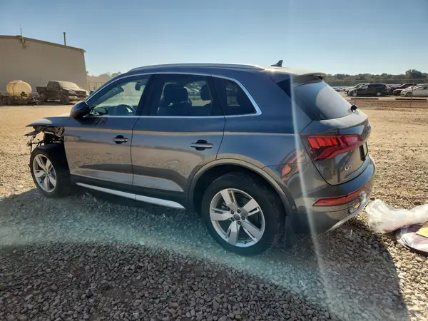 WA1CNAFY9K2105168 2019 AUDI Q5 - Image 2