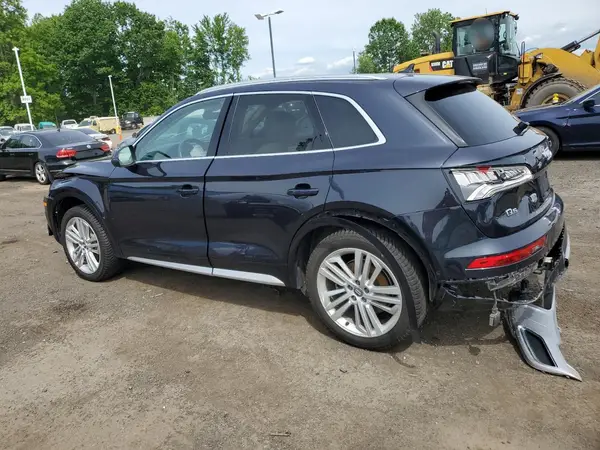 WA1CNAFY9K2128403 2019 AUDI Q5 - Image 2