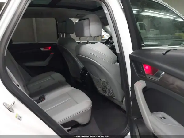 WA1CNBFY2J2024016 2018 AUDI Q5 - Image 8