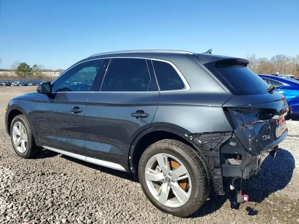 WA1CNBFY4K2027243 2019 AUDI Q5 - Image 2