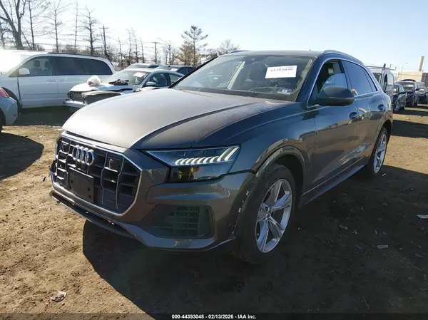 WA1CVAF10KD027354 2019 AUDI Q8 - Image 2