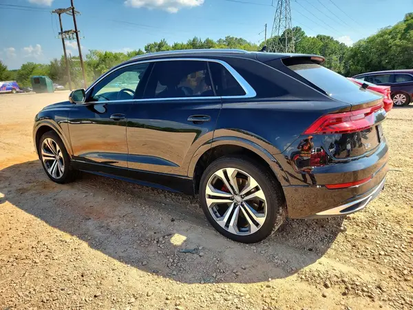 WA1CVAF10KD044963 2019 AUDI Q8 - Image 2